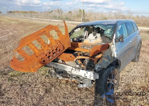 2018 Toyota Highlander Le from USA, damaged, VIN 5TDZARFHXJS038131